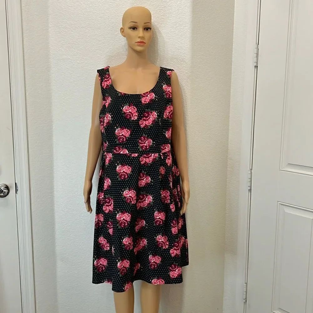 Torrid Woman’s Dress Sz 22 Scoop Neck Sleeveless Floral Rose Polka Dot Midi